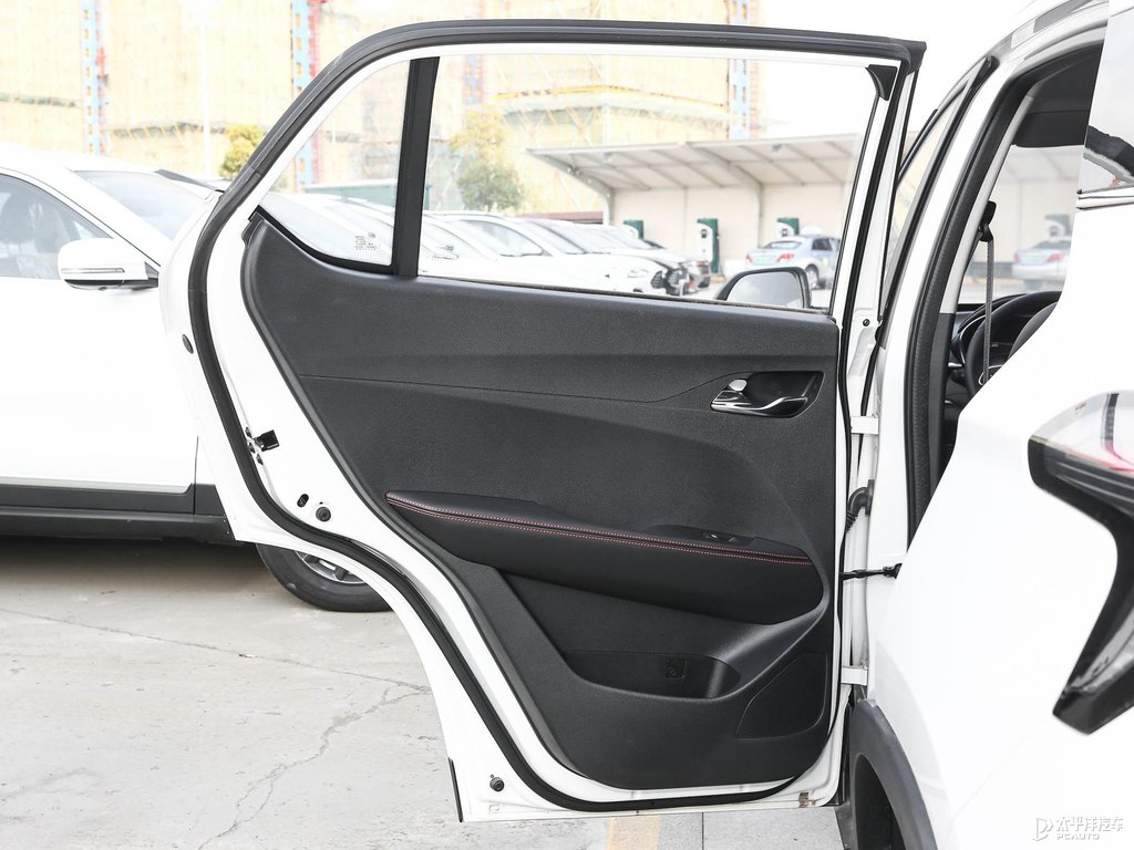 糖果白寶駿510車廂內(nèi)飾圖片