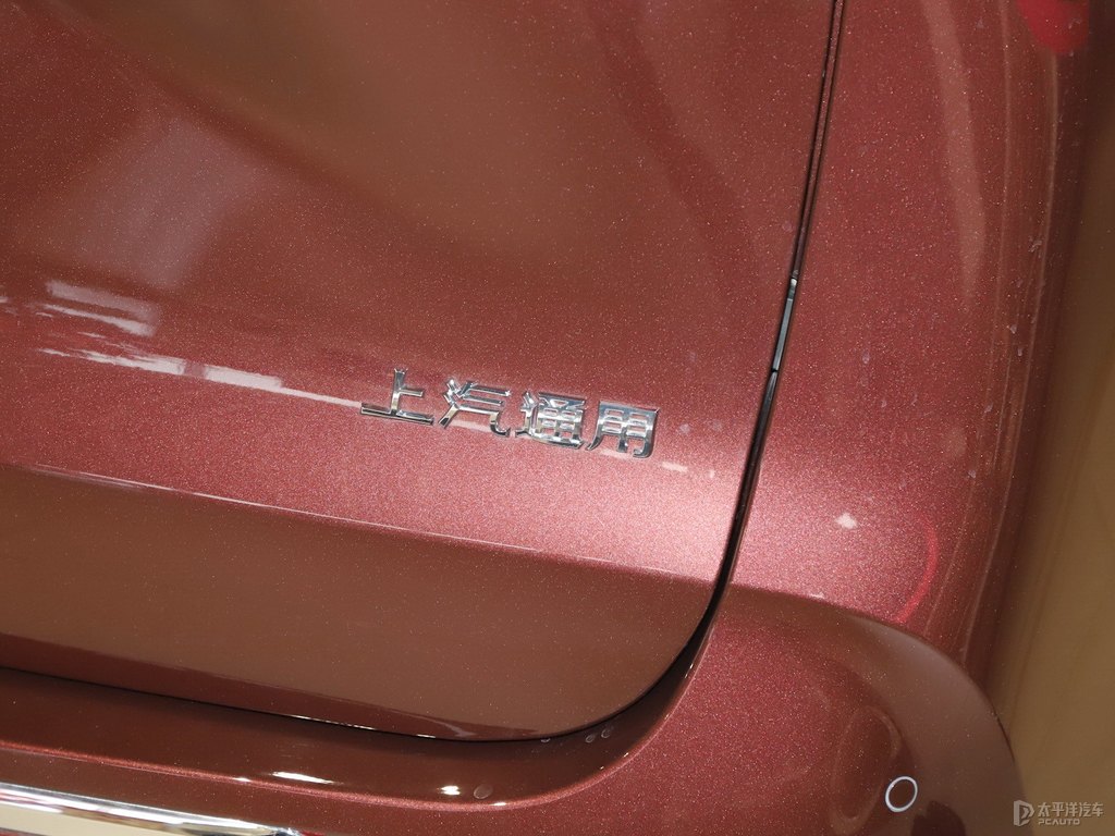 碧璽棕別克GL8車尾外觀圖片