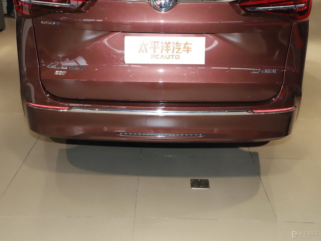 碧璽棕別克GL8車尾外觀圖片