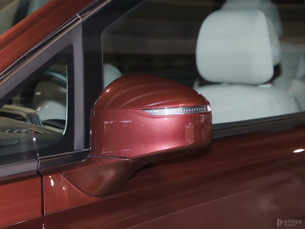 碧璽棕別克GL8車身外觀圖片