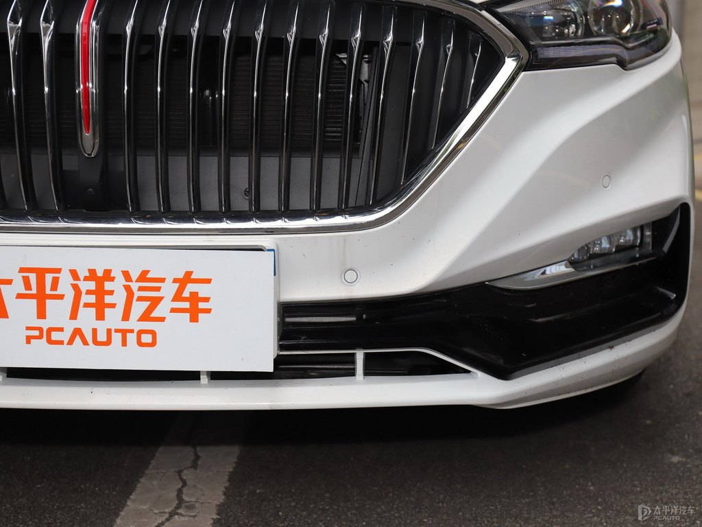 珠光白紅旗H5經(jīng)典車頭外觀圖片