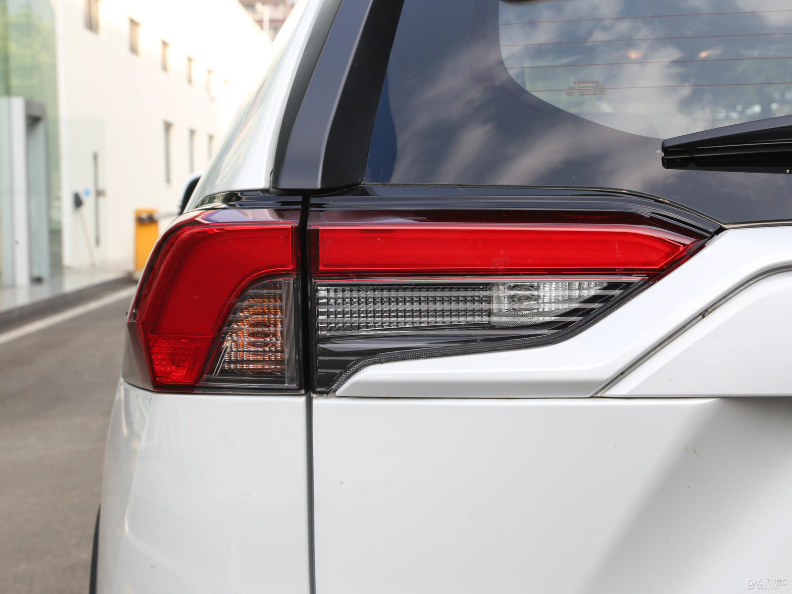RAV4榮放外觀高清大圖