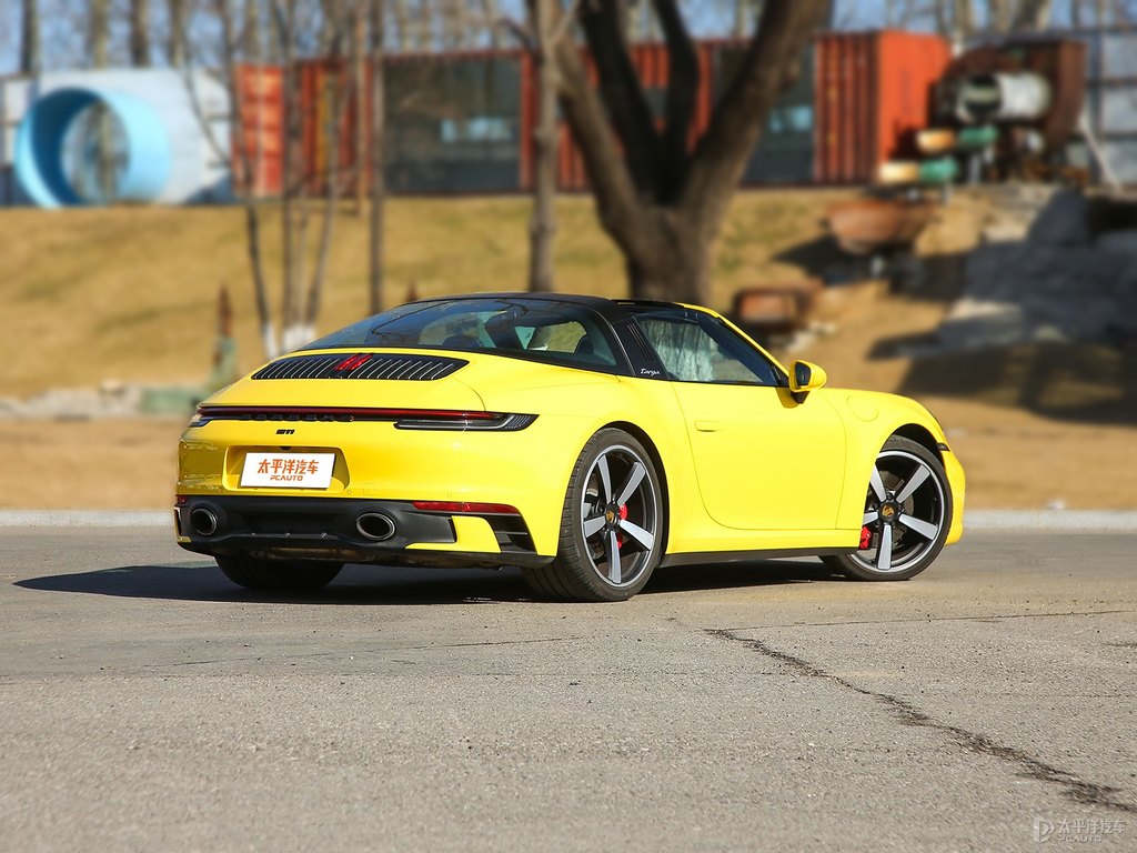 競(jìng)速黃保時(shí)捷911整車外觀外觀圖片