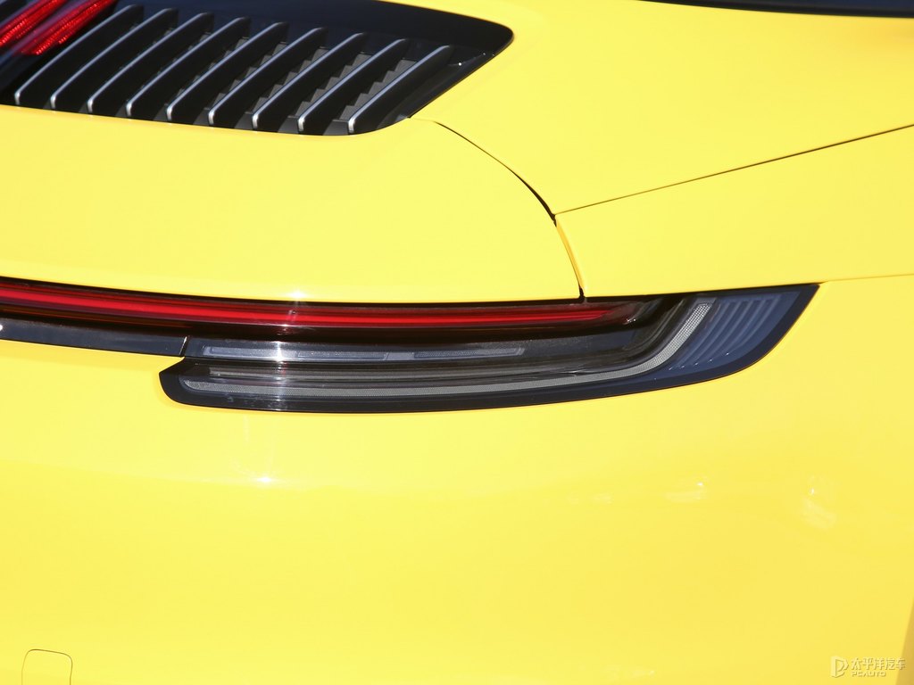 競速黃保時(shí)捷911車尾外觀圖片