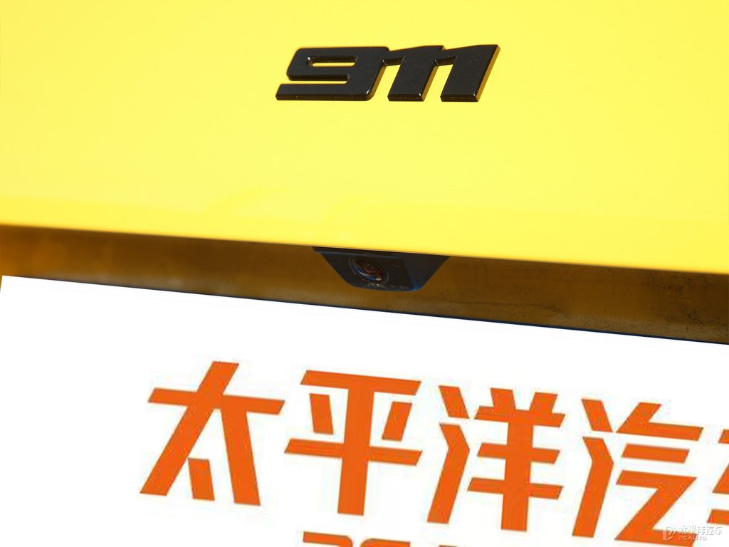競速黃保時捷911車尾外觀圖片