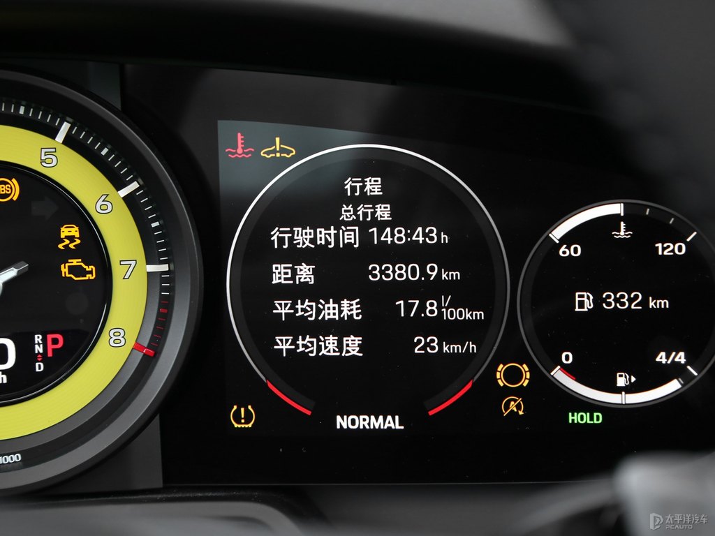 競(jìng)速黃保時(shí)捷911中控內(nèi)飾圖片