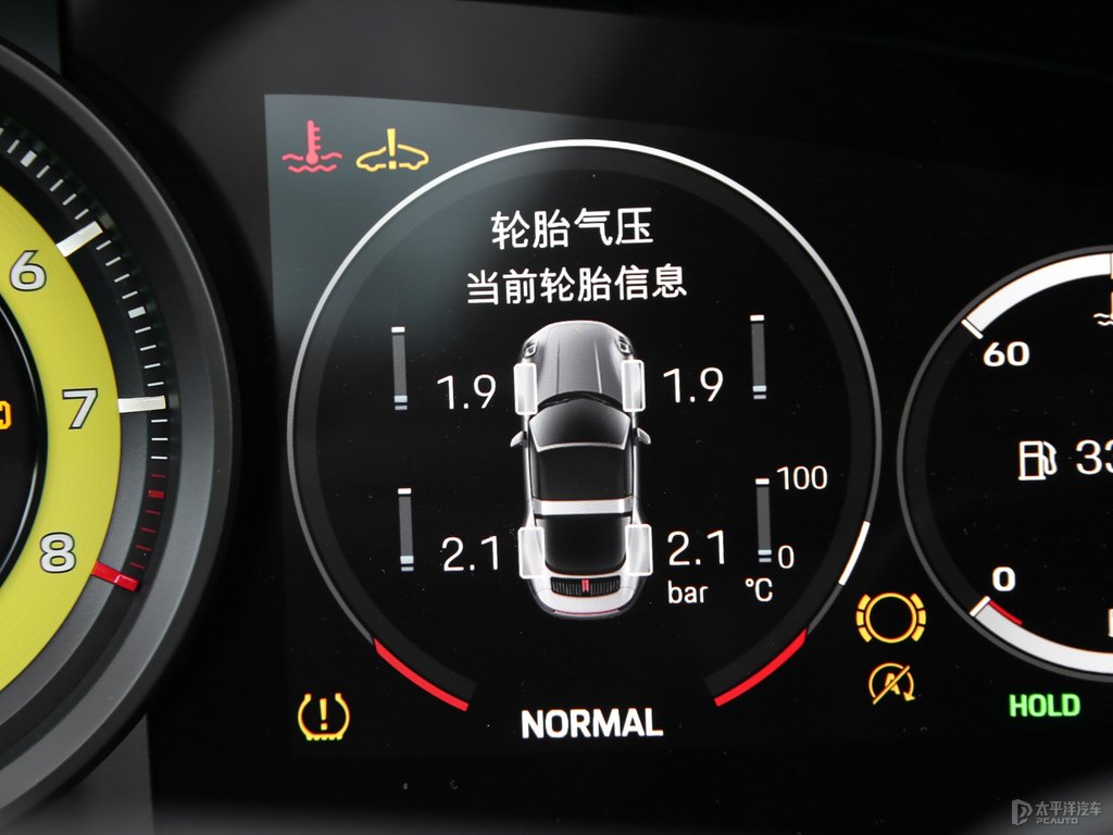 競(jìng)速黃保時(shí)捷911中控內(nèi)飾圖片
