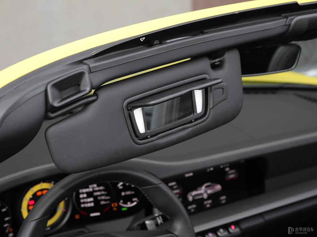 競速黃保時捷911車廂內(nèi)飾圖片
