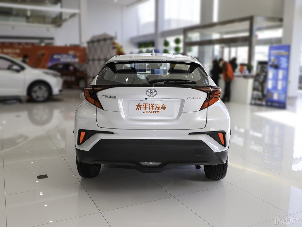 鉑金珍珠白豐田C-HR整車外觀外觀圖片