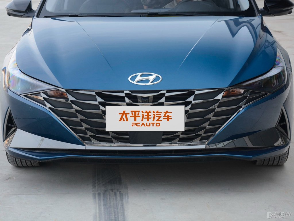 黑色+冰海藍(lán)伊蘭特車頭外觀圖片
