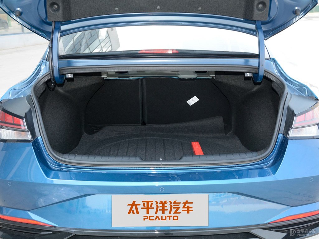 黑色+冰海藍伊蘭特后備廂空間圖片