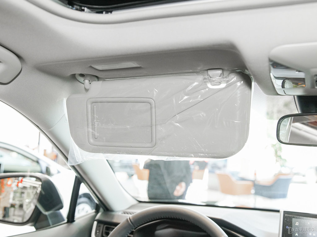 米蘭卡其RAV4榮放車廂內(nèi)飾圖片