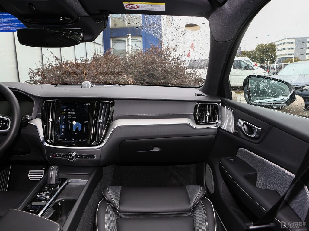 閃銀灰沃爾沃V60中控內(nèi)飾圖片