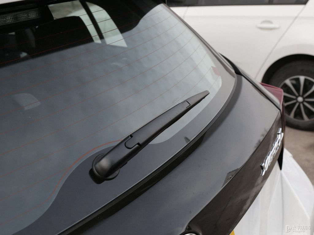 天際白YARiS L 致炫X車(chē)尾外觀圖片