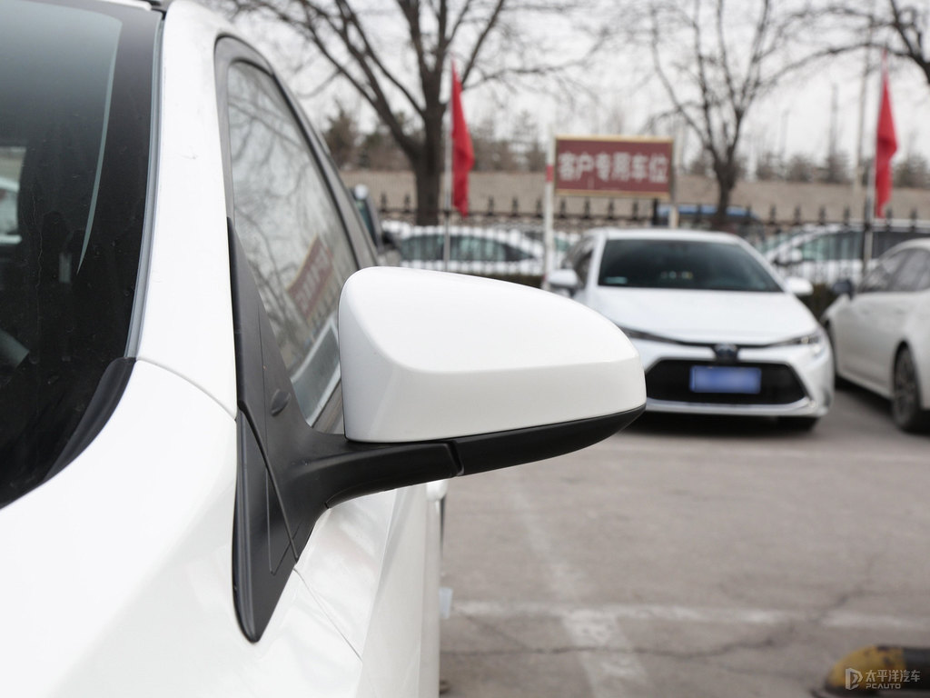天際白YARiS L 致炫X車(chē)身外觀圖片