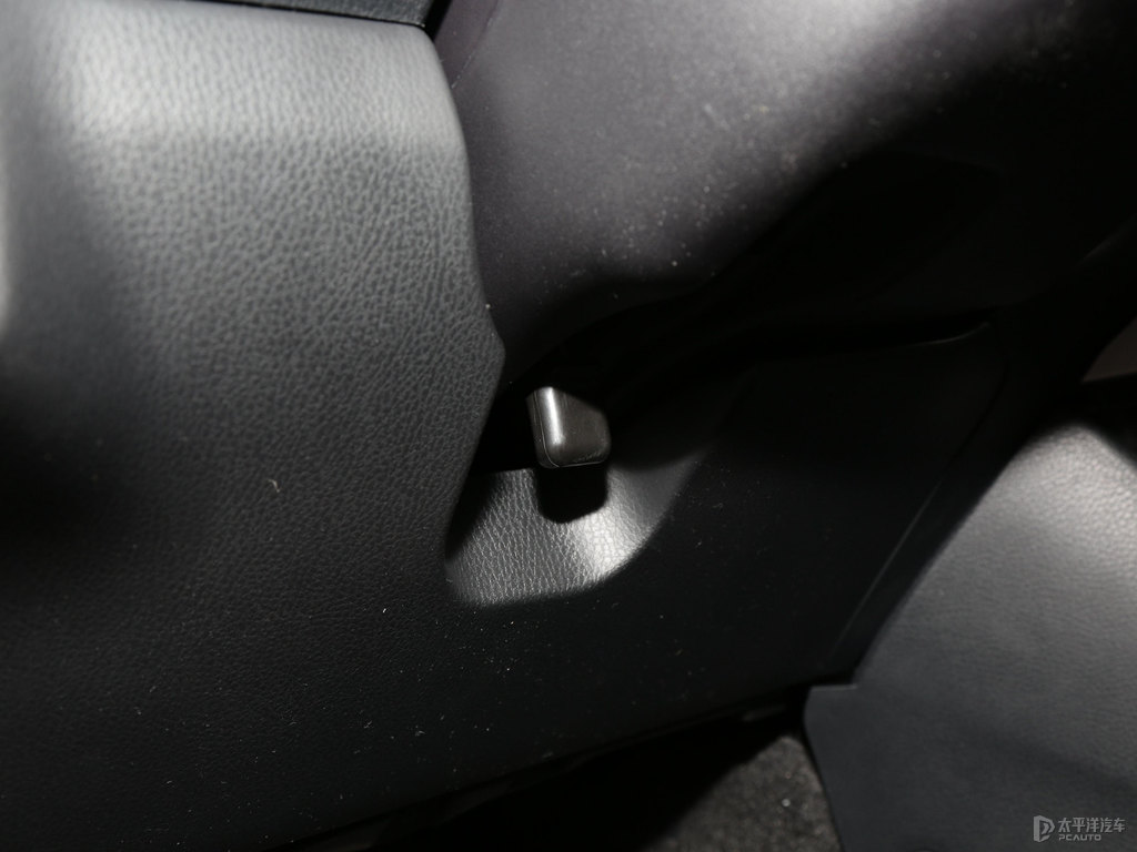 天際白YARiS L 致炫X中控內(nèi)飾圖片