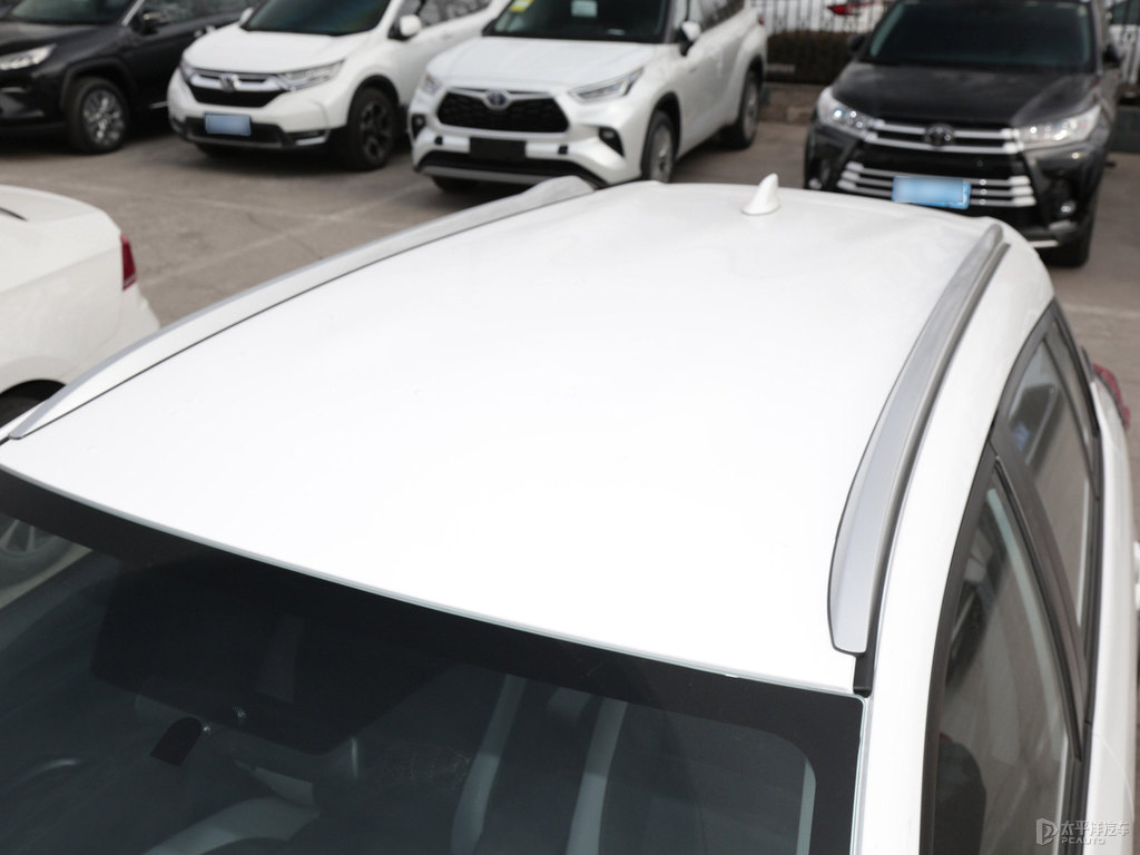 天際白YARiS L 致炫X車身外觀圖片