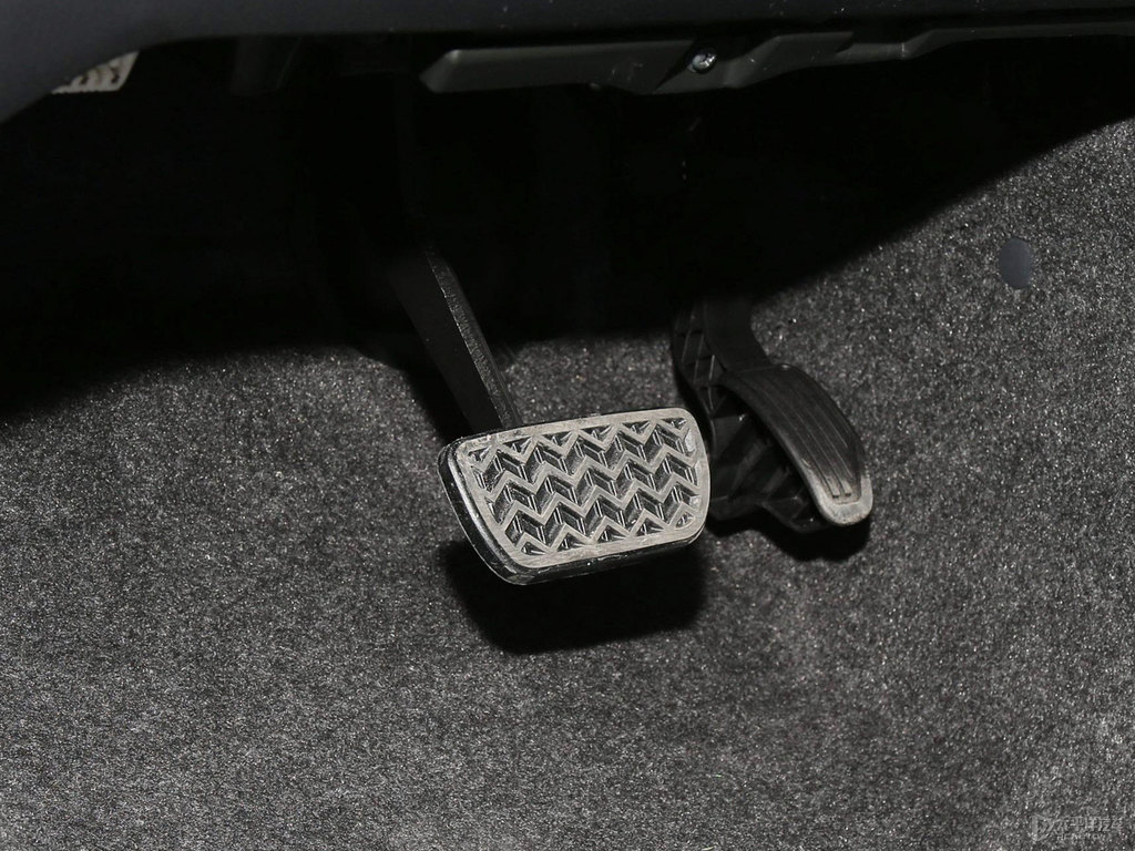 天際白YARiS L 致炫X中控內(nèi)飾圖片