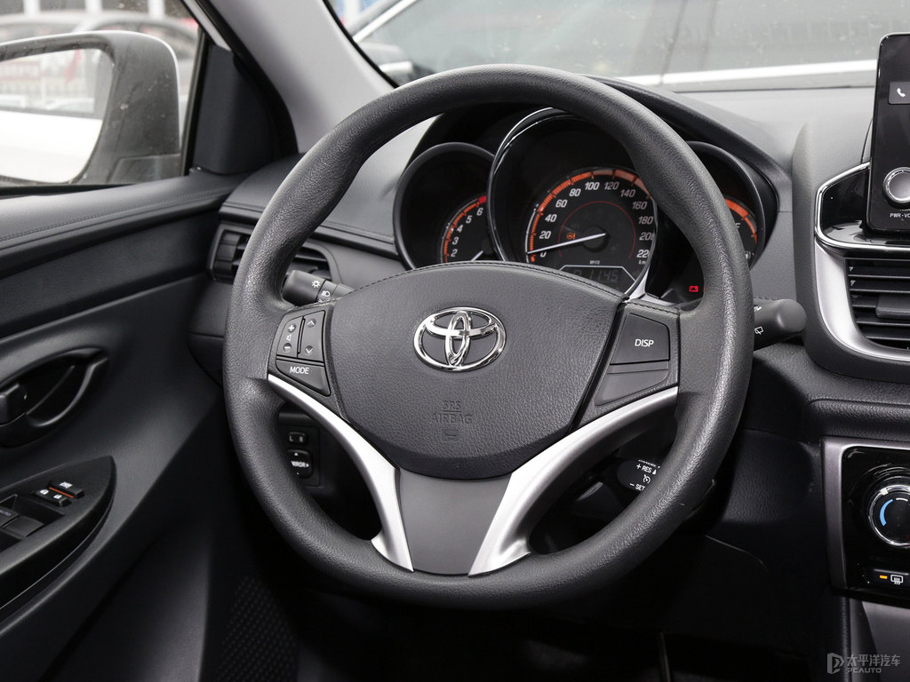 天際白YARiS L 致炫X中控內(nèi)飾圖片