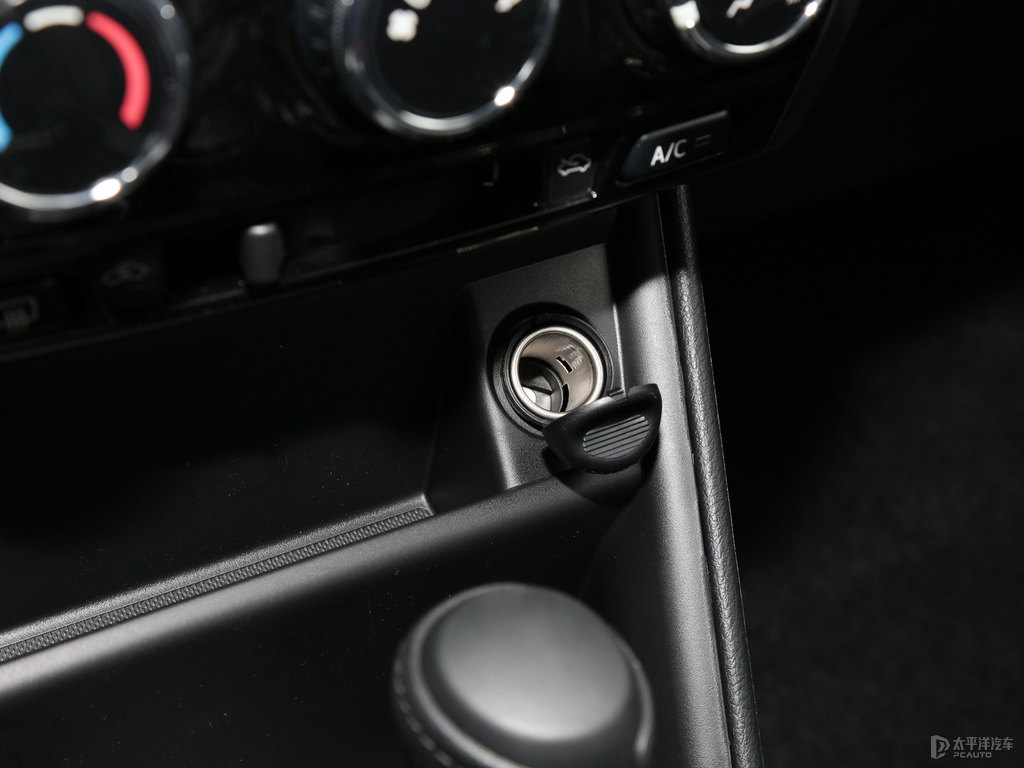 天際白YARiS L 致炫X中控內(nèi)飾圖片