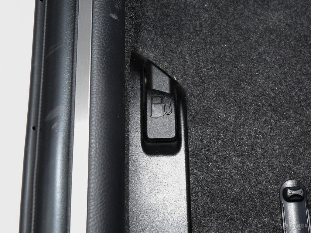 天際白YARiS L 致炫X中控內(nèi)飾圖片