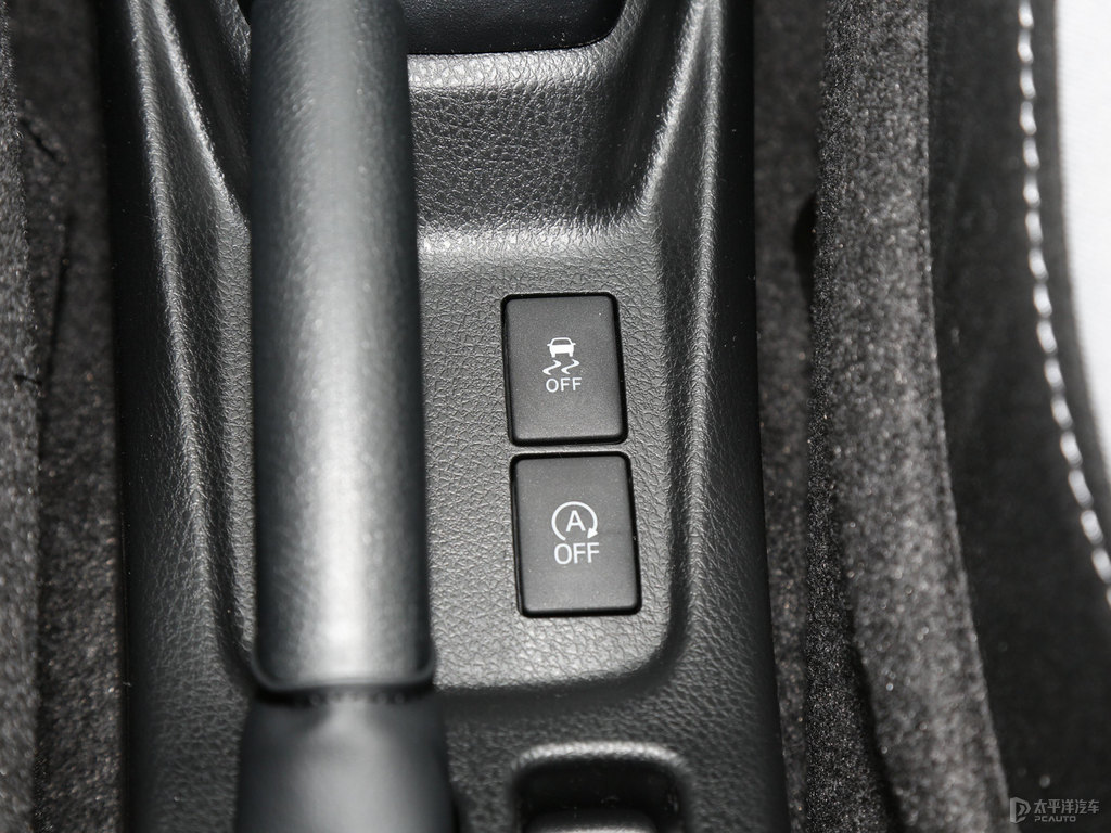 天際白YARiS L 致炫X中控內(nèi)飾圖片