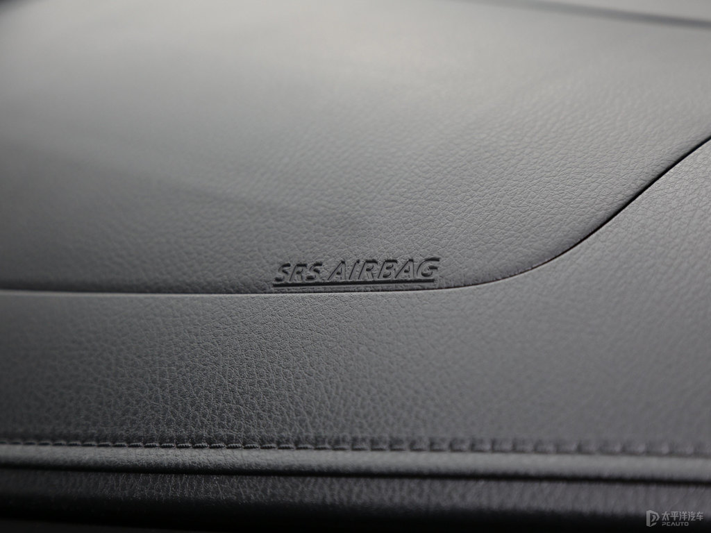 天際白YARiS L 致炫X中控內(nèi)飾圖片