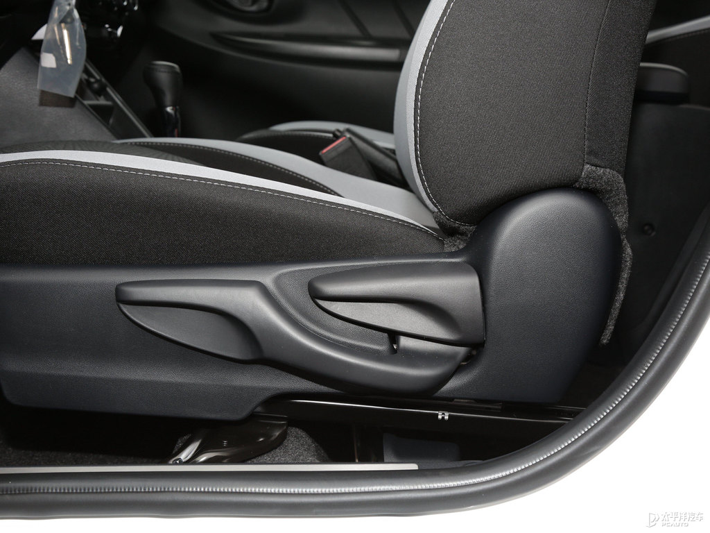 天際白YARiS L 致炫X座椅內(nèi)飾圖片