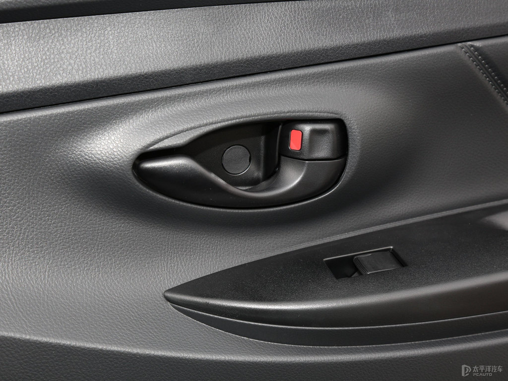 天際白YARiS L 致炫X車廂內(nèi)飾圖片