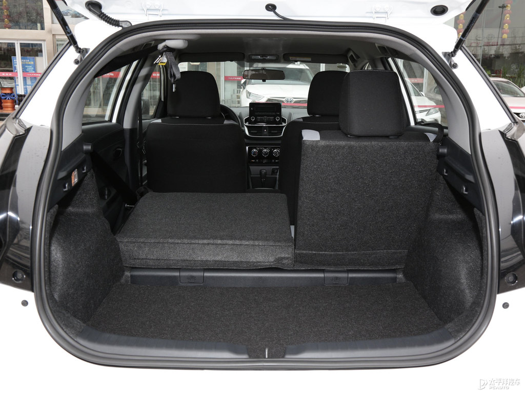 天際白YARiS L 致炫X后備廂空間圖片