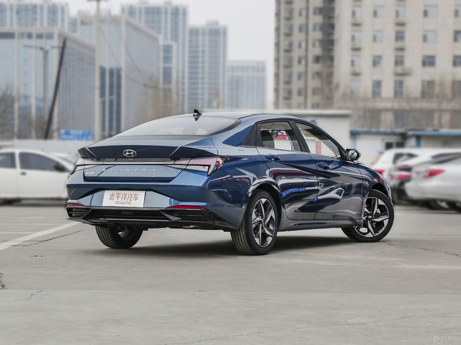 冰海藍(lán)伊蘭特整車(chē)外觀外觀圖片