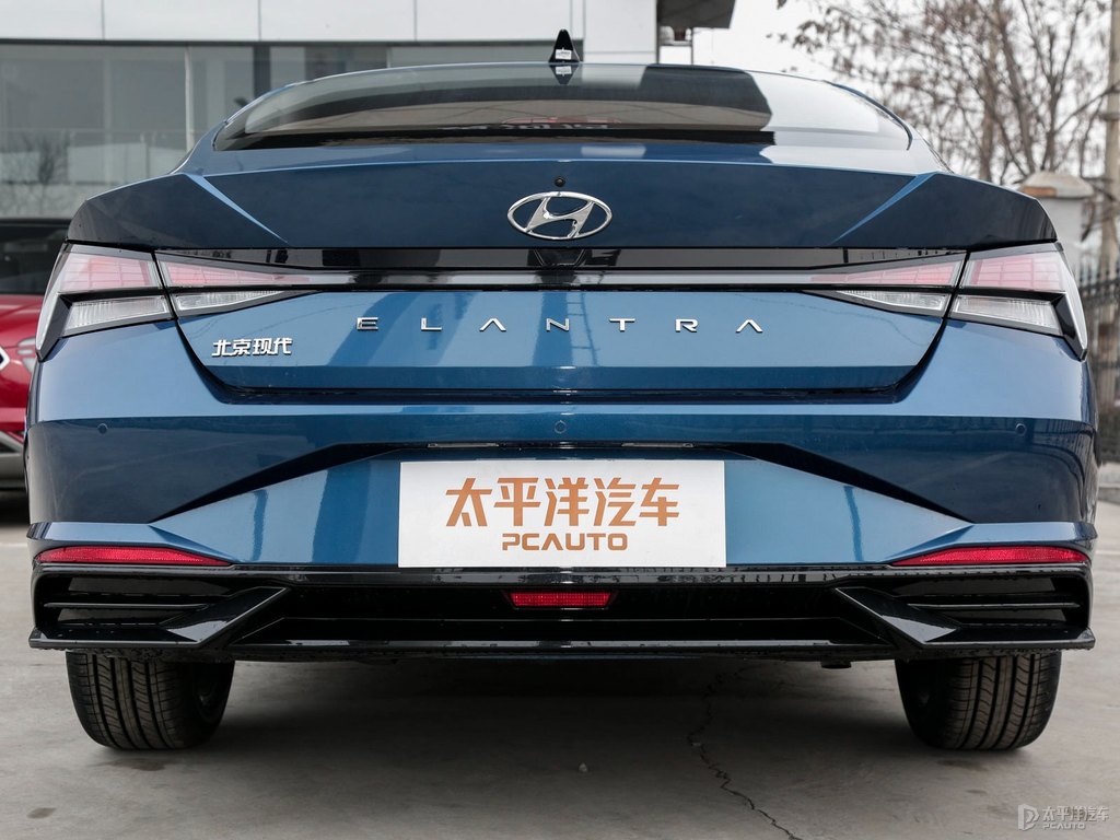 冰海藍伊蘭特車尾外觀圖片