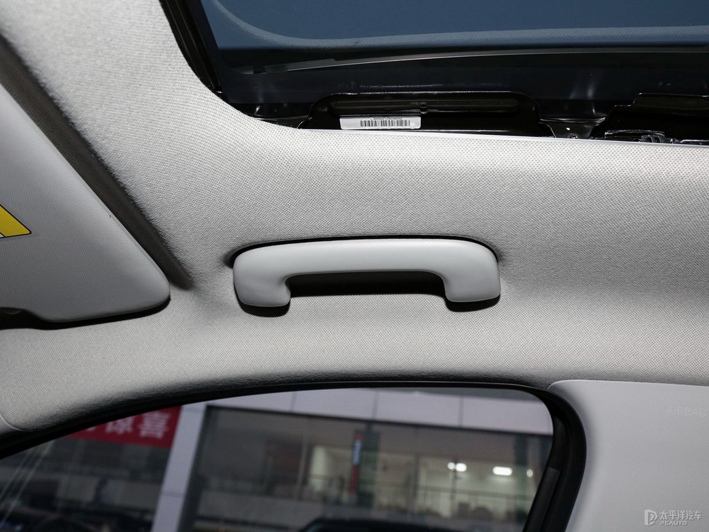 冰海藍(lán)伊蘭特車廂內(nèi)飾圖片