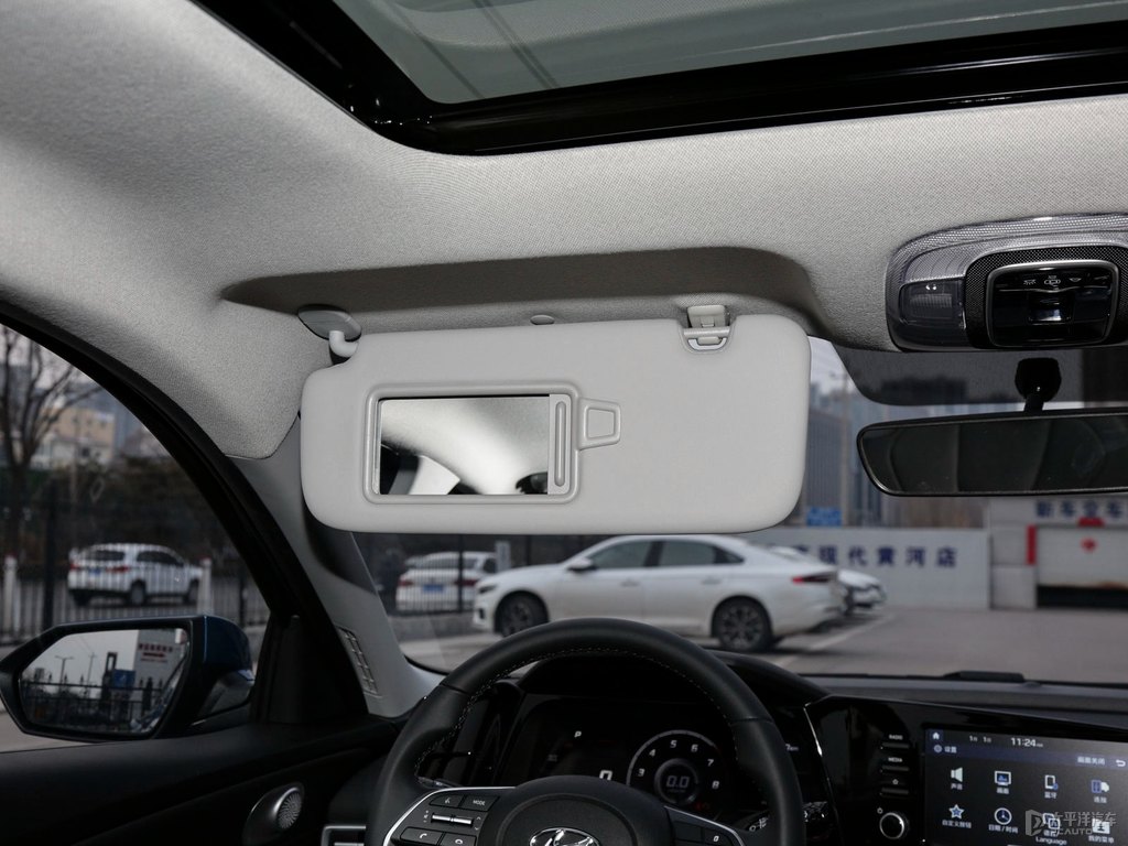 冰海藍(lán)伊蘭特車廂內(nèi)飾圖片