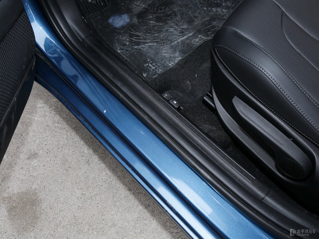 冰海藍伊蘭特車廂內(nèi)飾圖片