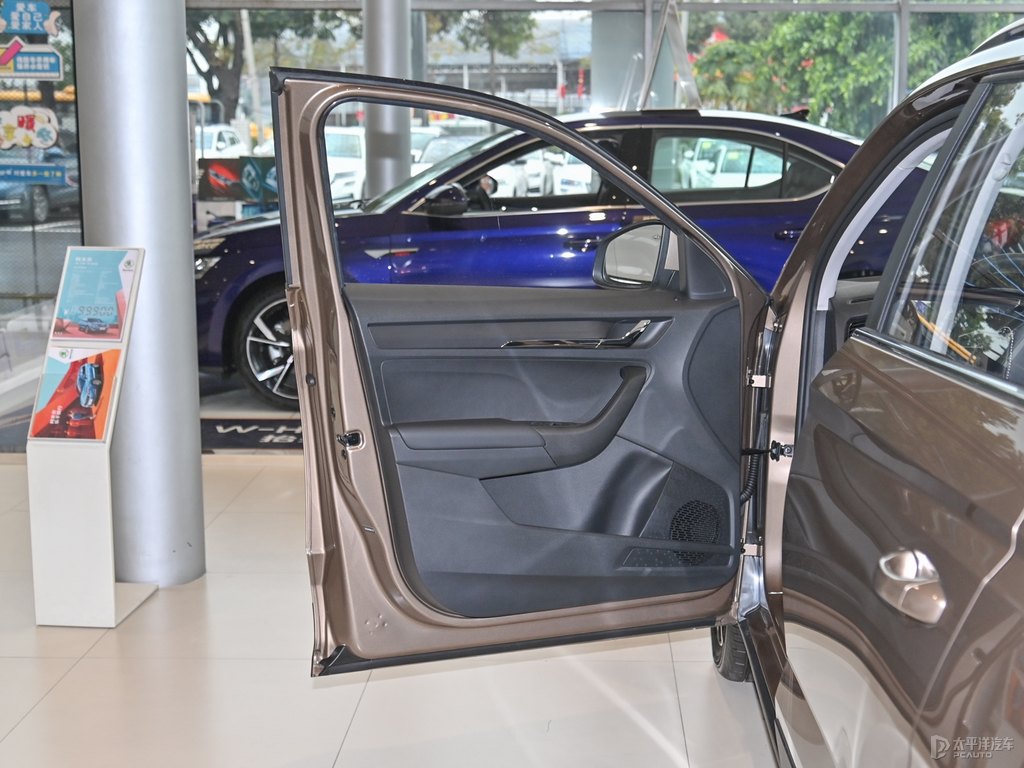 摩登金柯米克車廂內飾圖片