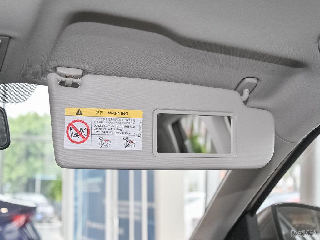 摩登金柯米克車廂內(nèi)飾圖片