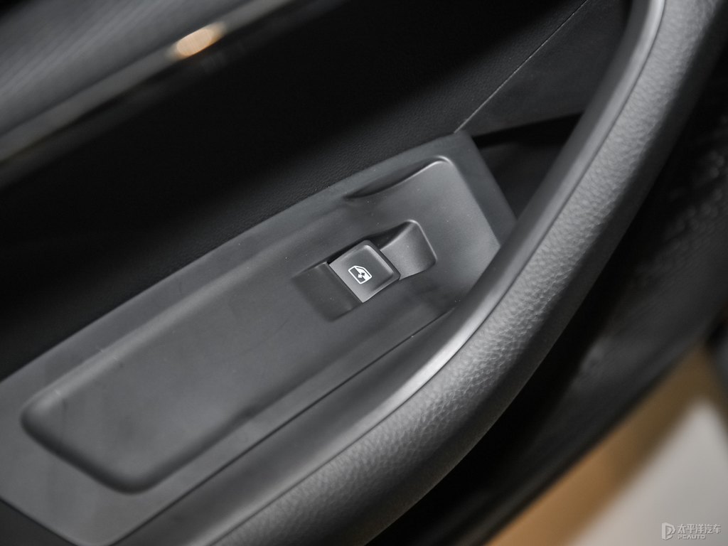 摩登金柯米克車廂內(nèi)飾圖片