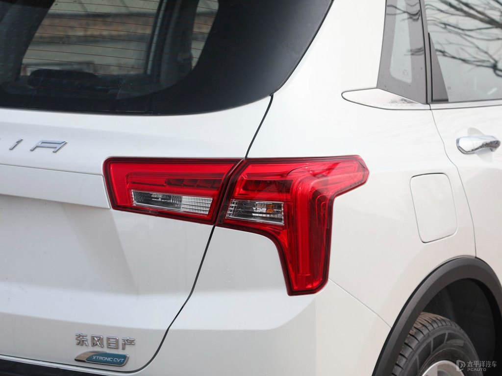 珠光白啟辰T60車尾外觀圖片