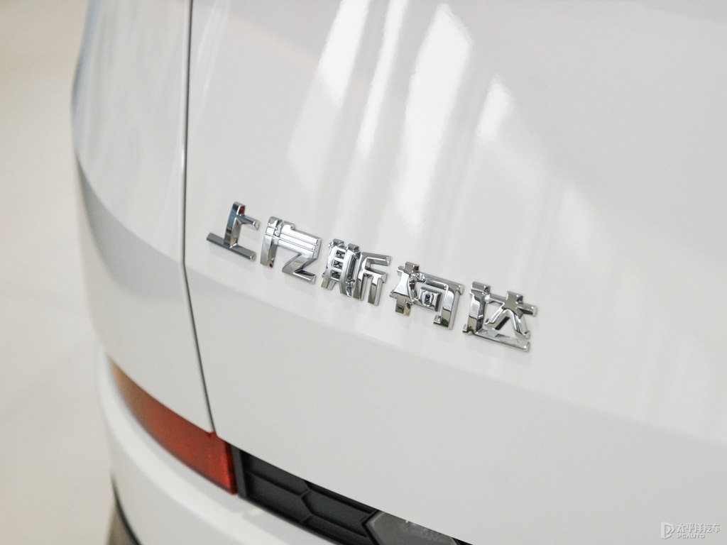 冰雪白柯迪亞克車尾外觀圖片