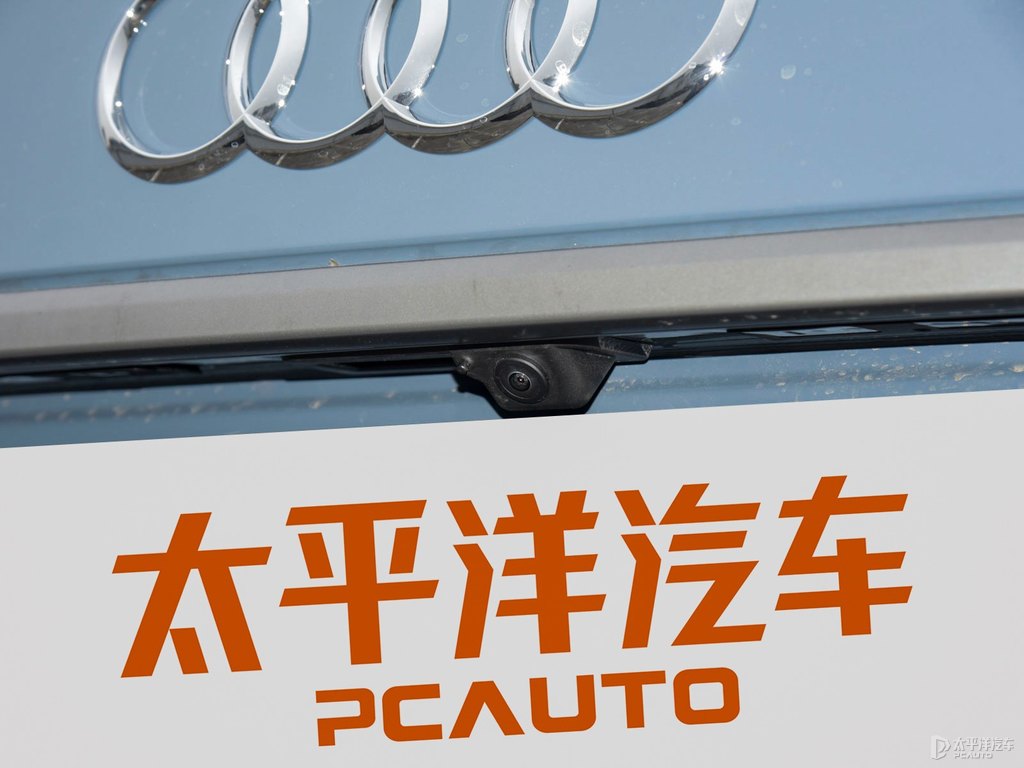 凱莫拉灰?jiàn)W迪Q5L Sportback車尾外觀圖片
