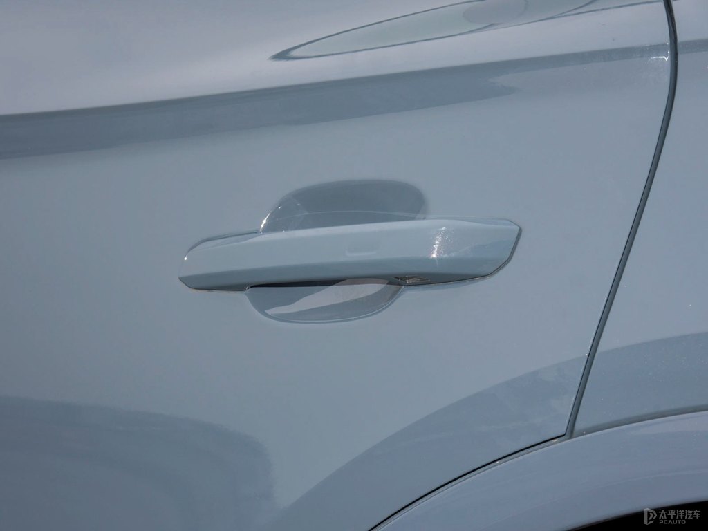 凱莫拉灰奧迪Q5L Sportback車身外觀圖片