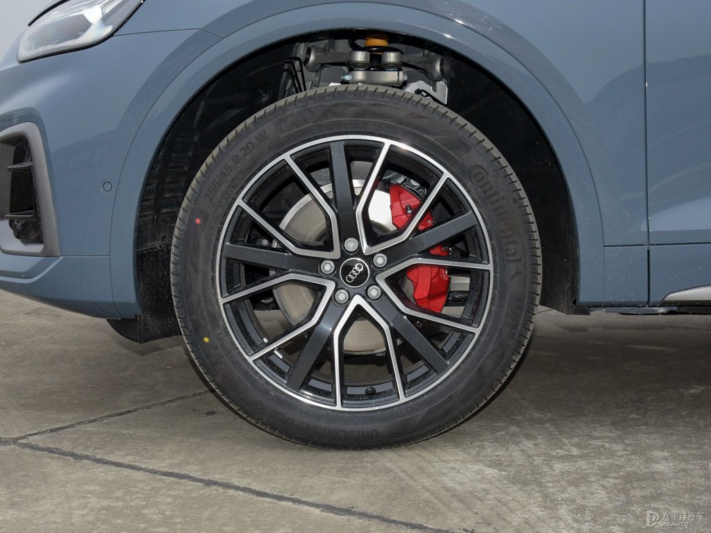 凱莫拉灰奧迪Q5L Sportback車身外觀圖片