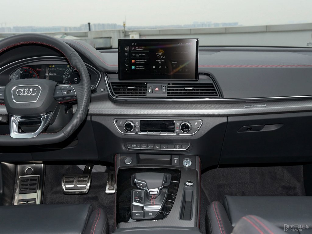 凱莫拉灰?jiàn)W迪Q5L Sportback中控內(nèi)飾圖片