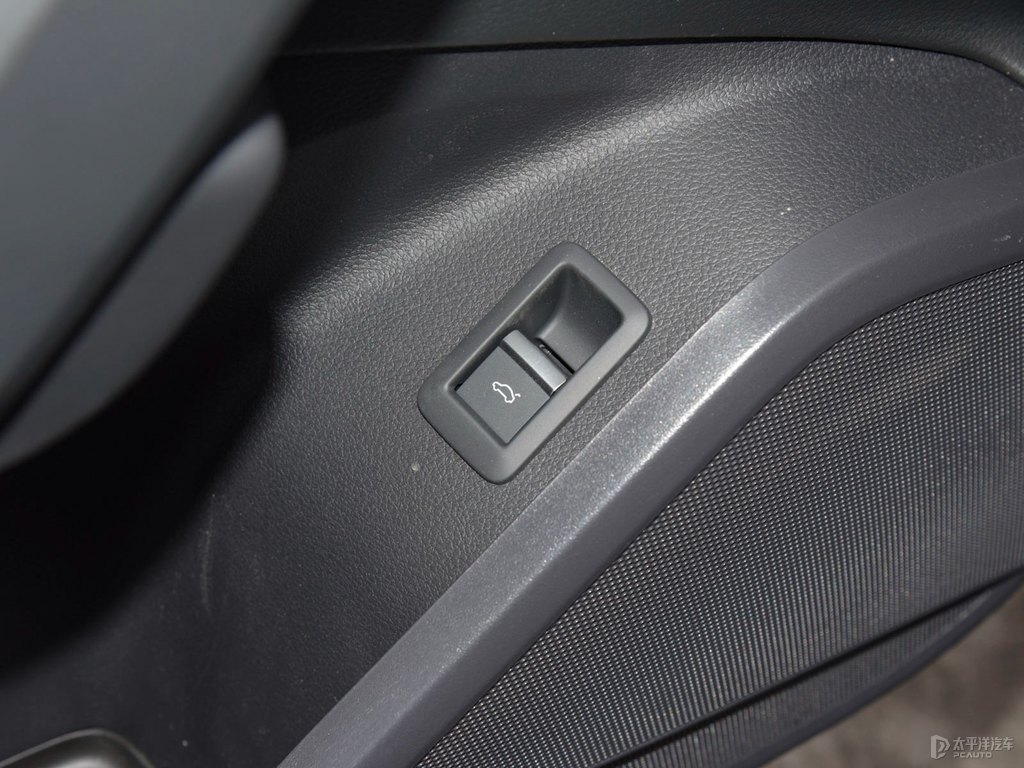 凱莫拉灰奧迪Q5L Sportback中控內(nèi)飾圖片