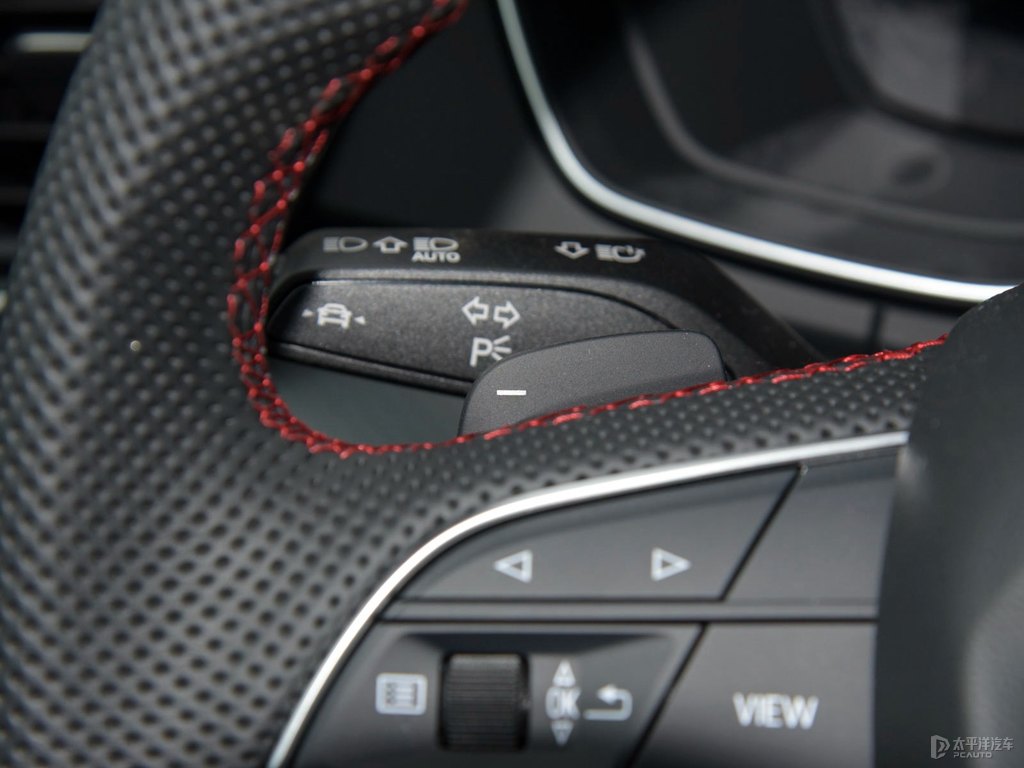 凱莫拉灰奧迪Q5L Sportback中控內(nèi)飾圖片