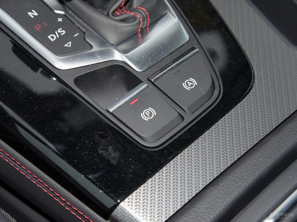 凱莫拉灰奧迪Q5L Sportback中控內飾圖片