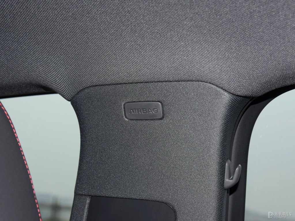 凱莫拉灰?jiàn)W迪Q5L Sportback車(chē)廂內(nèi)飾圖片