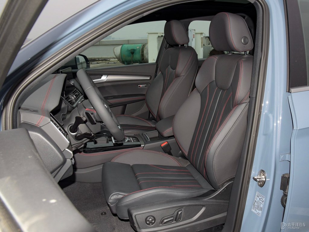 凱莫拉灰奧迪Q5L Sportback座椅內飾圖片