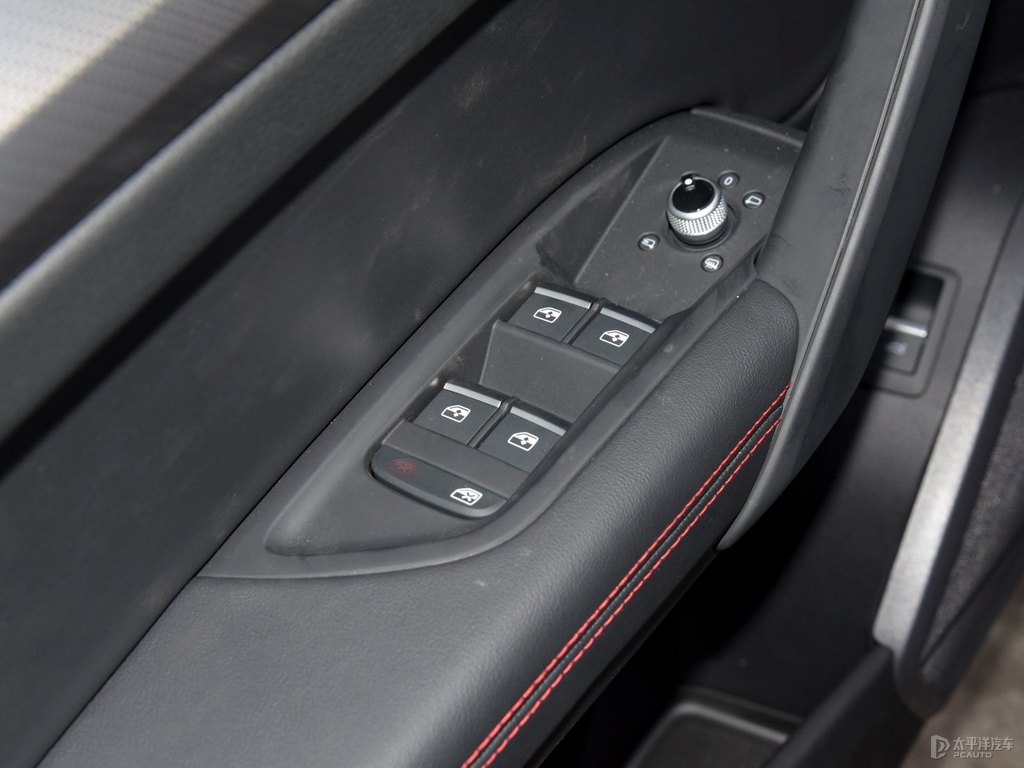 凱莫拉灰奧迪Q5L Sportback車廂內(nèi)飾圖片